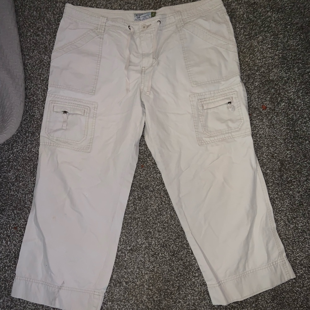 Old navy capris size 14. Sand color